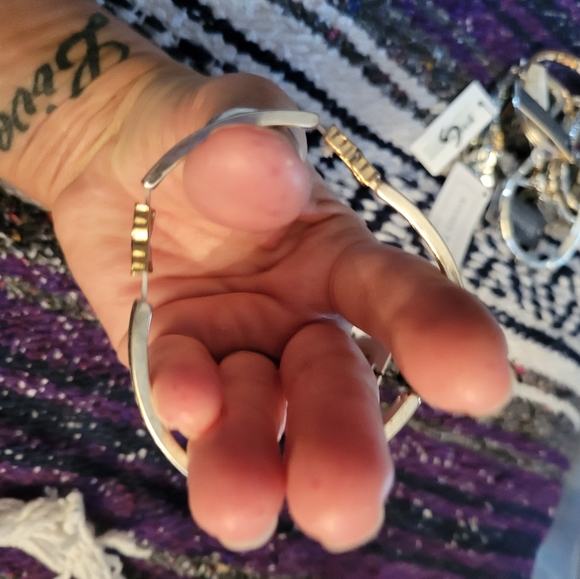 NWT Howards stretchy silver and gold tone bracelet - Picture 2 of 4